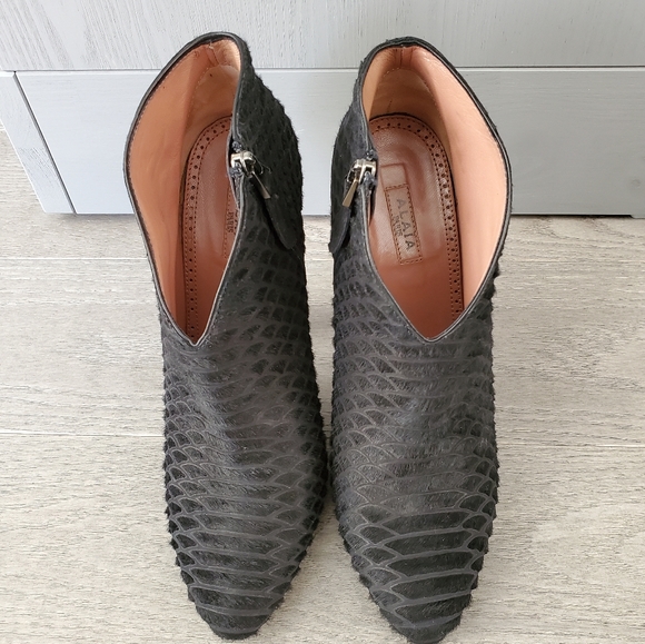 Alaia Pony Hair Print Booties - Picture 3 of 9